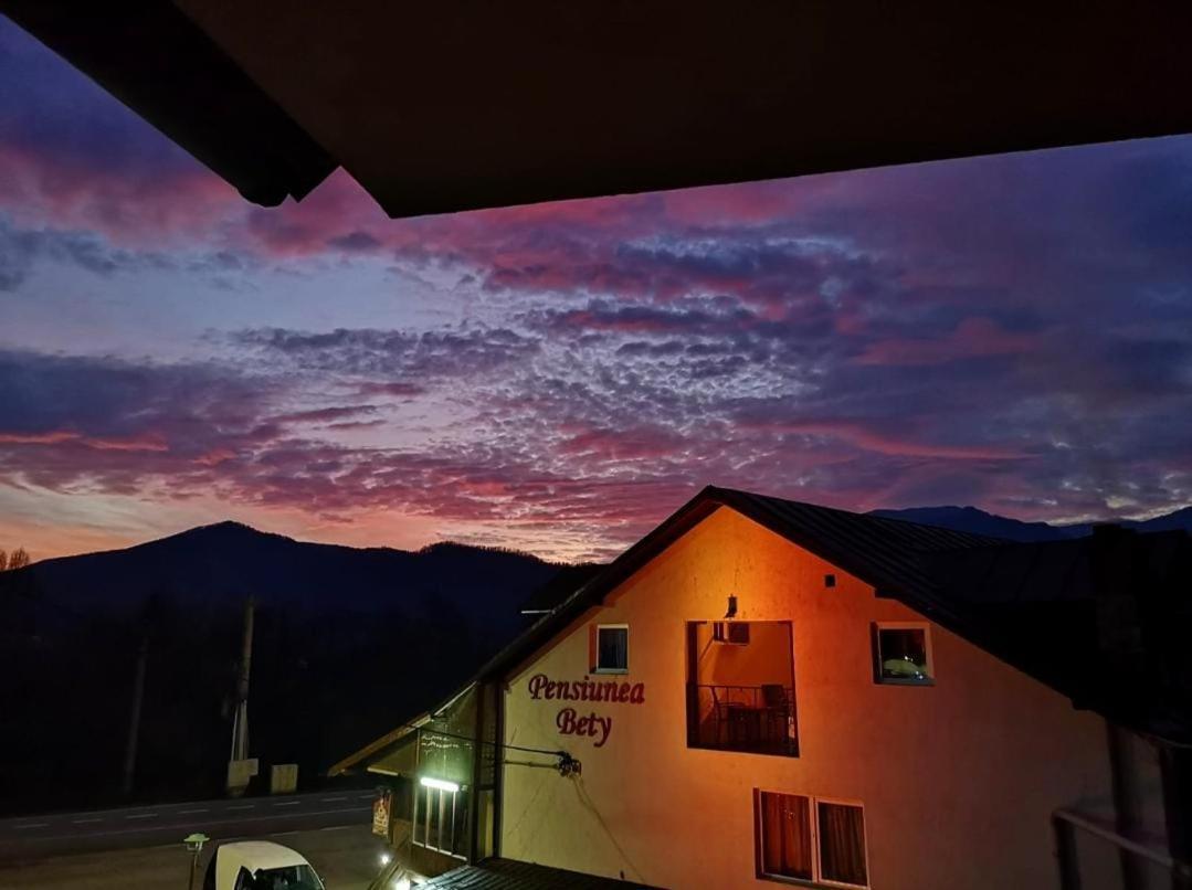 Pensiunea Bety Tutulesti Exterior foto