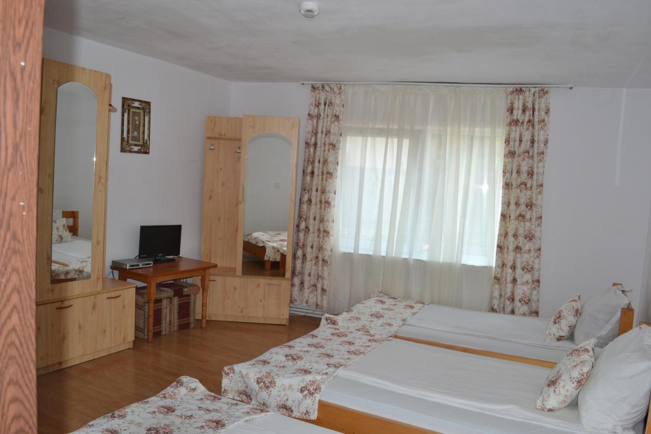 Pensiunea Bety Tutulesti Exterior foto